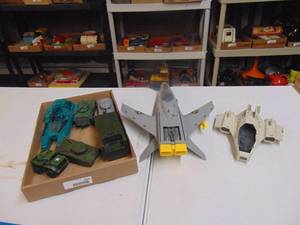 lot 3364 image: Plastic Airplanes and Takns