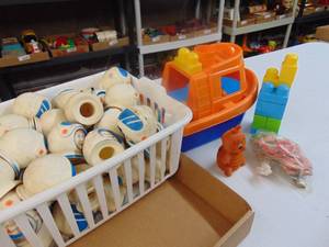 lot 3369 image: Assorted Rubber Astronaut heads