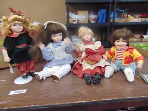 lot 3382 image: Dolls