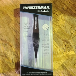 lot 66945 image: Tweezerman Slant Tweezer, Black