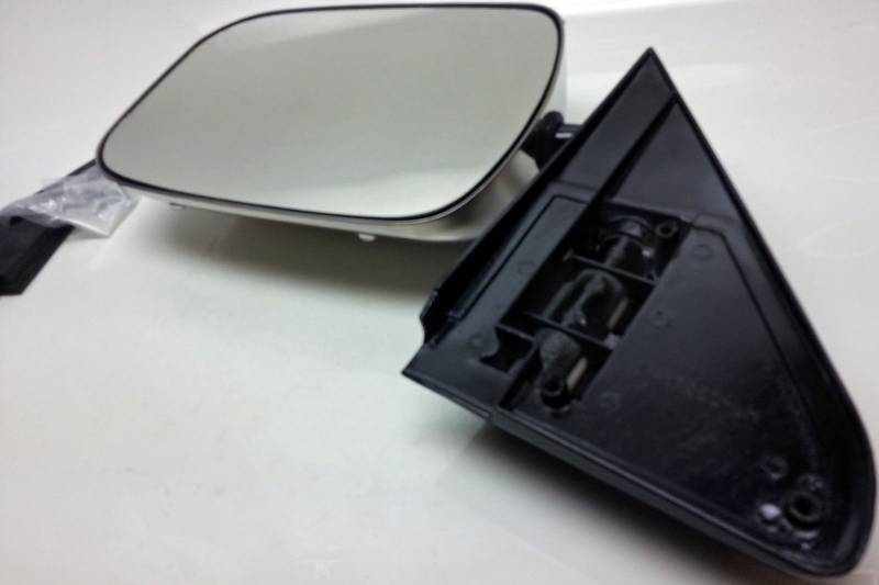 lot 9035 image: New Peterson #812L 1988 89 90 81 92 93 94 95 1996 Chevrolet GMC FullSize Drivers side replacement mirror.