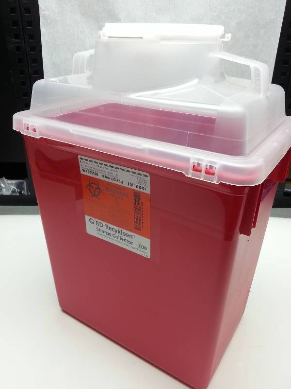 lot 9025 image: Single BD 305078 Sharps plastic Container Multi-use Nestable 6 Gallon with lid