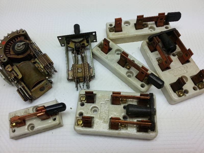 lot 1736 image: Misc porcelain knife switches and more from a tinkerers garage work shop.