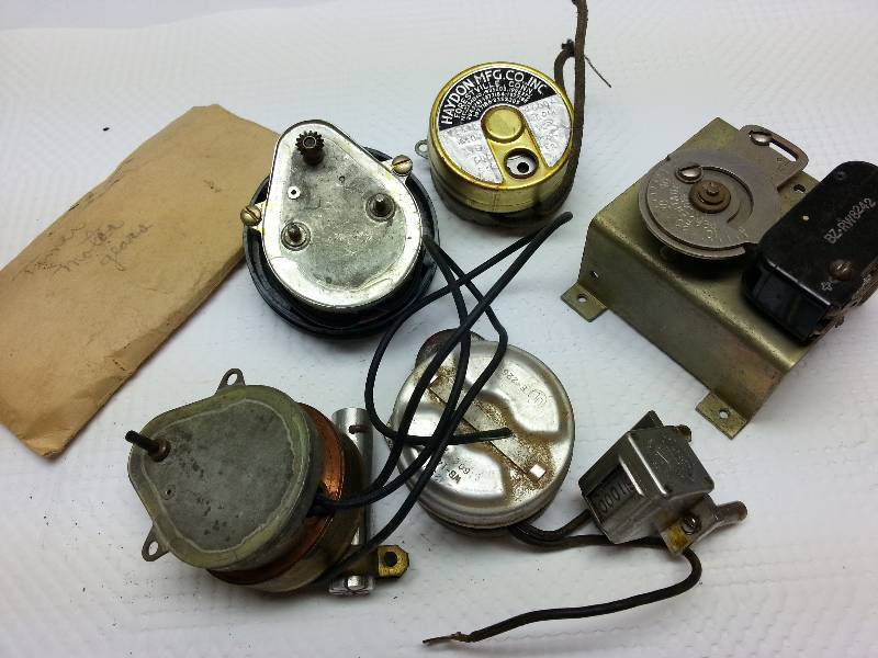 lot 1737 image: Misc electric dial switches from a tinkerers garage work shop.