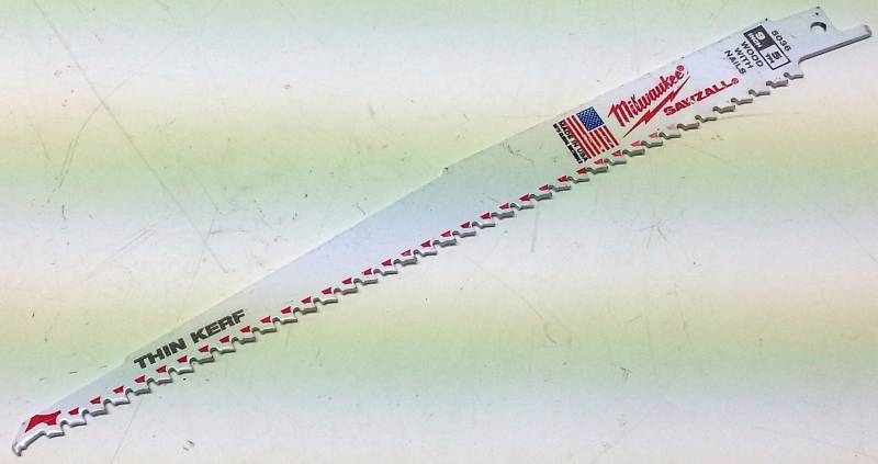 lot 9124 image: Single new Milwaukee # 5036 9 inch 5 TPI Reciprocating Super Sawzall Saw Blade.