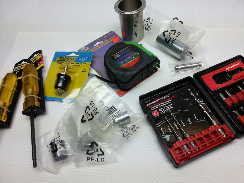 lot 1837 image: Selection of new tools including 6-7 new sockets, 2 screw drivers, 33 foot tape measure and other bonus pieces