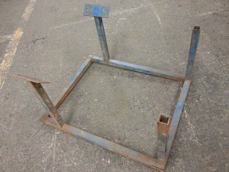 lot 3011 image: Chevy V8 engine storage or transportation stand