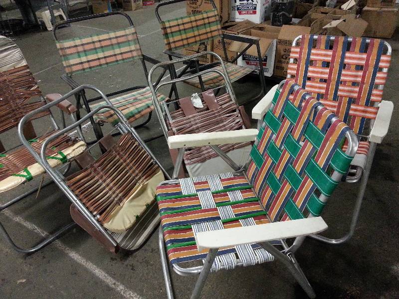 lot 3021 image: Does any body appreciate the Vintage lawn chairs furniture.  The chassis frames actually look good,