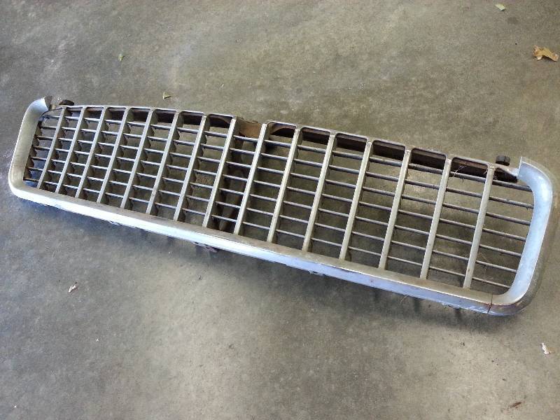 lot 1870 image: I cant find a ding, crack or issue with this original 1955 Chevy grille except the surface rust.