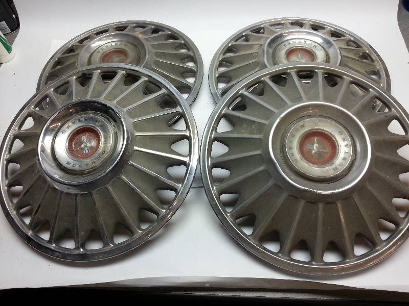 lot 1878 image: Were going to call these 10 MPH hubcaps for the 1967 Mustangs.  Theyll look good above 10 MPH