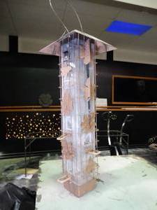 lot 37430 image: Bird Feeder