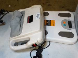 lot 37485 image: massager and Scale