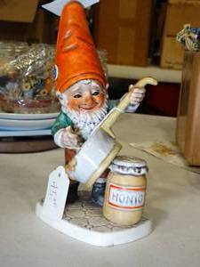 lot 37495 image: Goebel Well 504 Tom Gnome Figurine Honig 1970