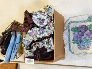 lot 37497 image: Lot of Home Decor