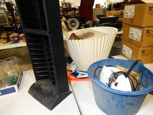 lot 37505 image: Lot of Home Goods-- Clothes Iron, Lamp Shade, Beach Bags, Etc