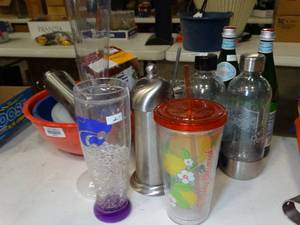 lot 37530 image: Lot of Cups, Bowls, Etc