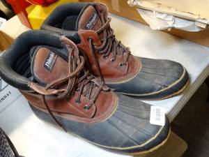 lot 37535 image: Pair of Mens Size 11 Thinsulate Boots