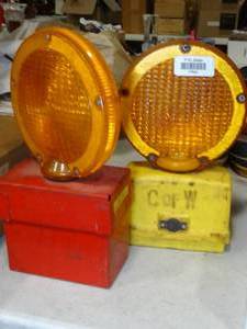 lot 37540 image: Lot of Emergency Safety Lights