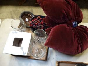 lot 37550 image: Lot of Assorted Home Decor