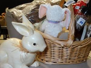 lot 37553 image: Basket with EasterBunny Decor