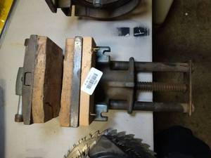 lot 37576 image: Bench Vice - Heavy Weight