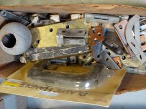 lot 37593 image: Lot of Hinges