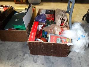 lot 37583 image: Lot of Unused Shopping  Gift Bags & Christmas Decor