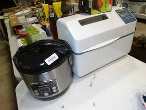 lot 37614 image: Hamilton Beach Rice Cooker and Zojirushi Bread Maker