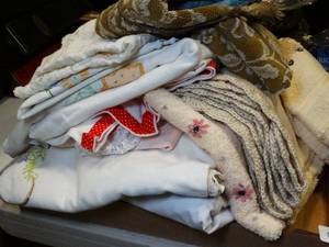 lot 37671 image: Vintage Linen Lot - Embroidery, Lace, Tablecloths & much more