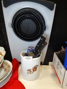lot 37733 image: Great Cutting Board - Utensil Holder - Large Cutting Knives