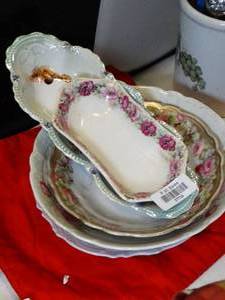lot 37734 image: Small Collection of Vintage Floral China - Large Bowls & Butter Plates