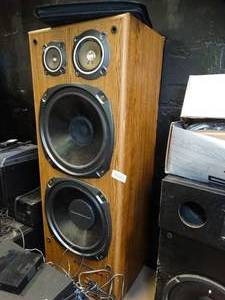 lot 37749 image: Large Floor Speaker