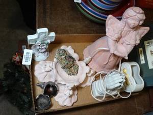 lot 37763 image: Angel, Cross & Praying Hands Home Decor