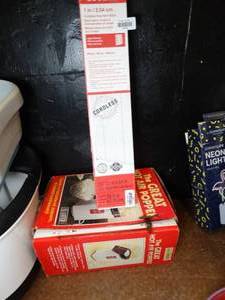 lot 37764 image: Hot Air Popcorn Popper & Window Blind