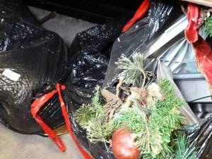 lot 37767 image: Holiday Decor Lot