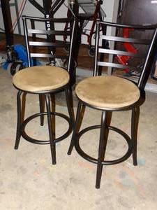 lot 37784 image: 2 bar stools