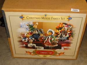 lot 37643 image: Christmas Moose Family Set