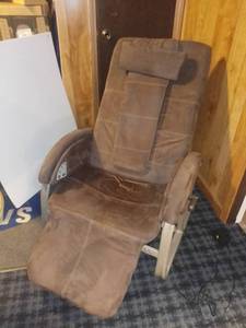 lot 501 image: Brown Homedics Reclining Massage Chair