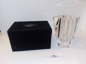 lot 3016 image: Oleg Cassini 6 14 Inch Crystal Vase