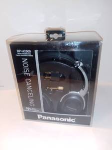 lot 3018 image: Panasonic Noise Canceling Headphones Rp-hc500 With Case Audio Cable & Adapters
