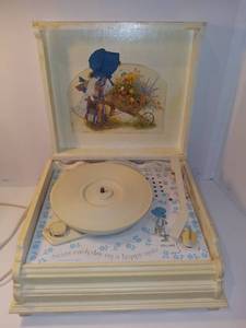 lot 3049 image: Holly Hobbie Record Player