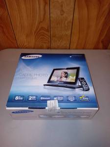 lot 3102 image: Samsung LP08PSMSB 8-inch Digital Photo Frame