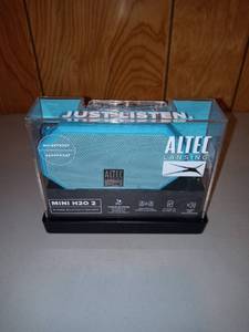 lot 3105 image: Altec Lansing IMW258 Mini H2O 3 Portable Bluetooth Waterproof Speaker (Aqua)
