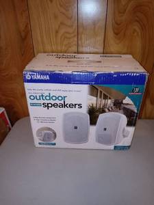 lot 3110 image: Yamaha - Natural Sound 5 2-Way All-Weather Outdoor Speakers (Pair) - White