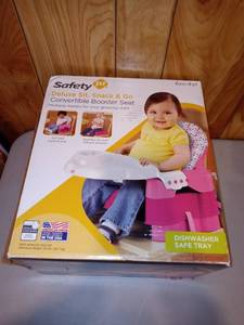 lot 3121 image: Safety 1st Deluxe sit snack and go convertible booster seat