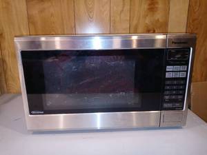 lot 3127 image: Panasonic the Genius Sensor 1200 watt microwave