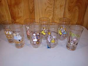 lot 3130 image: Lot of 8 assorted Holly Hobbie glasses