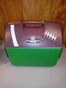 lot 3138 image: Igloo Playmate football themed cooler