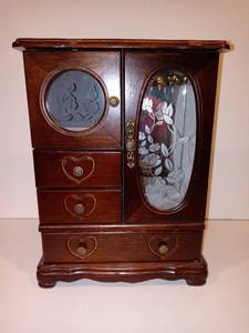 lot 3141 image: Dark wood jewelry box with 5 spaces for jewelry