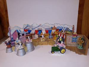 lot 3151 image: Lot of assorted Cowboy themed toys with a state fair set up